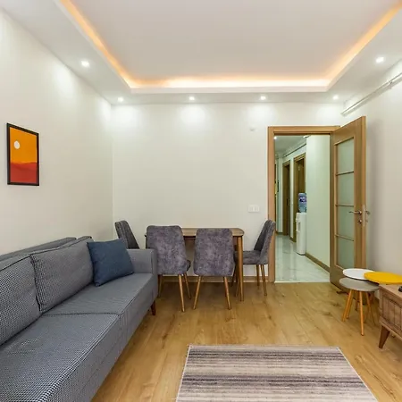 Modern Flat Near Public Transportation In Maltepe